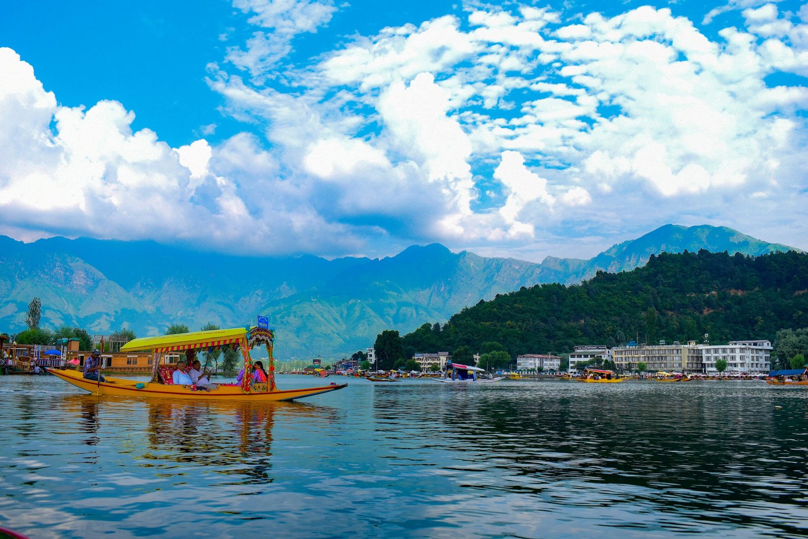 Top 10 Beautiful Travel Destinations in Kashmir You Must Visit